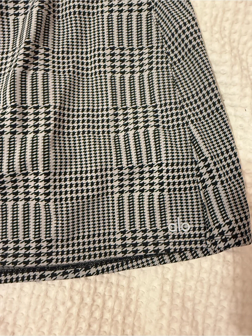 Alo Yoga Houndstooth Plaid Mini Skirt Skort Front Slits Black & White size Large
